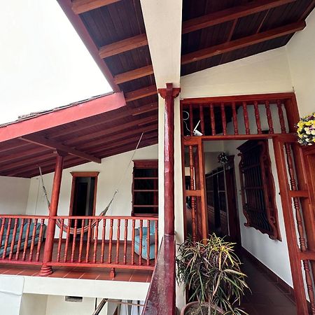 La Casa De Las Flores Hostal Jardín Exterior foto
