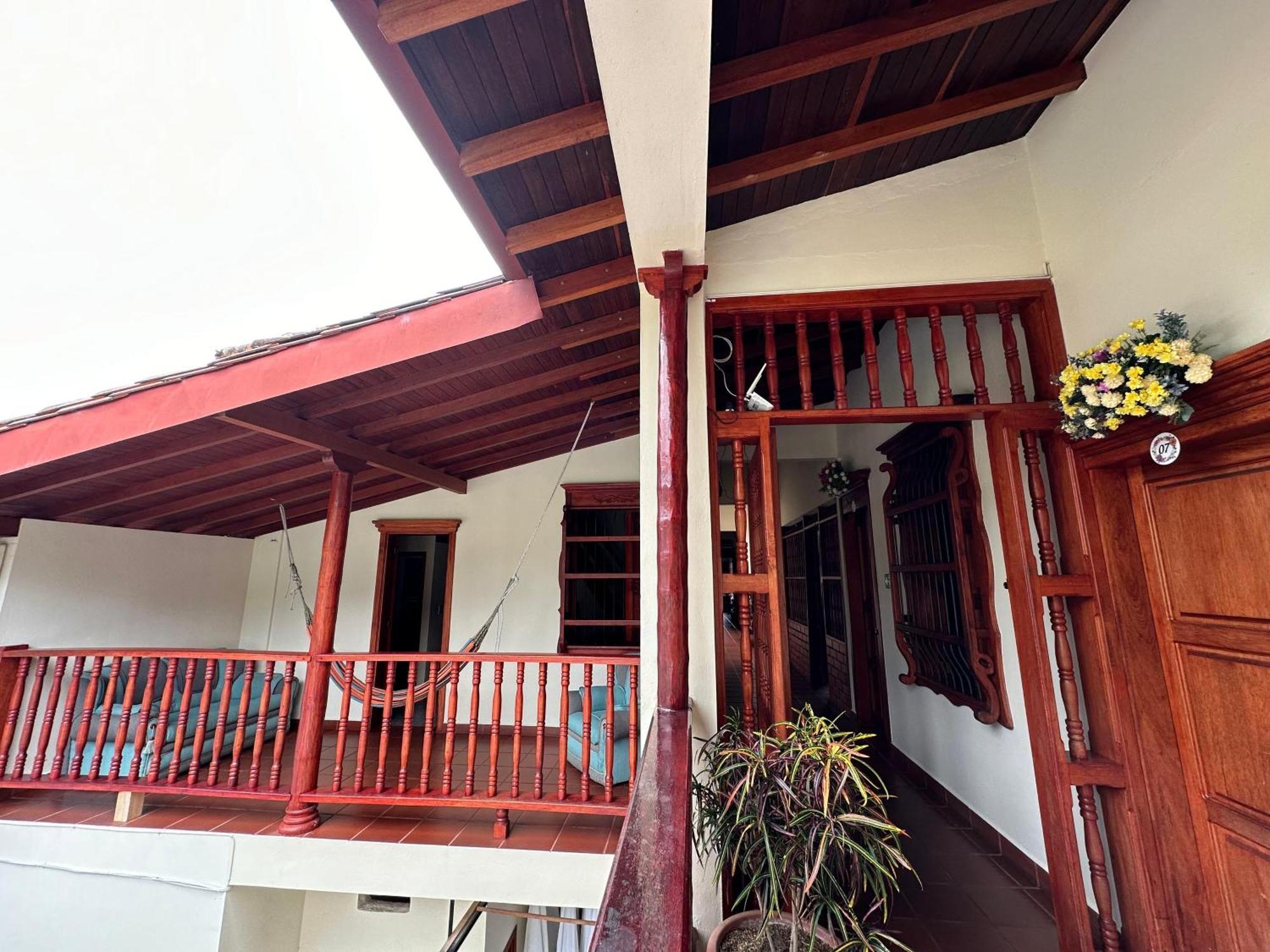 La Casa De Las Flores Hostal Jardín Exterior foto