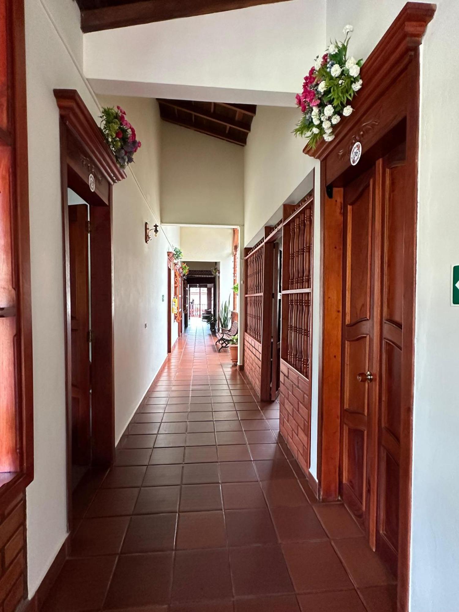 La Casa De Las Flores Hostal Jardín Exterior foto