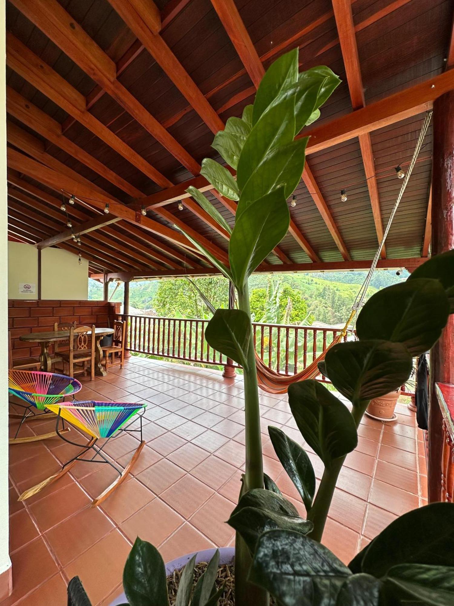 La Casa De Las Flores Hostal Jardín Exterior foto